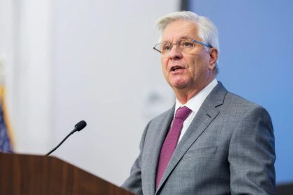 Trump Set to Interview Pro-Crypto Christopher Waller for Fed Chair